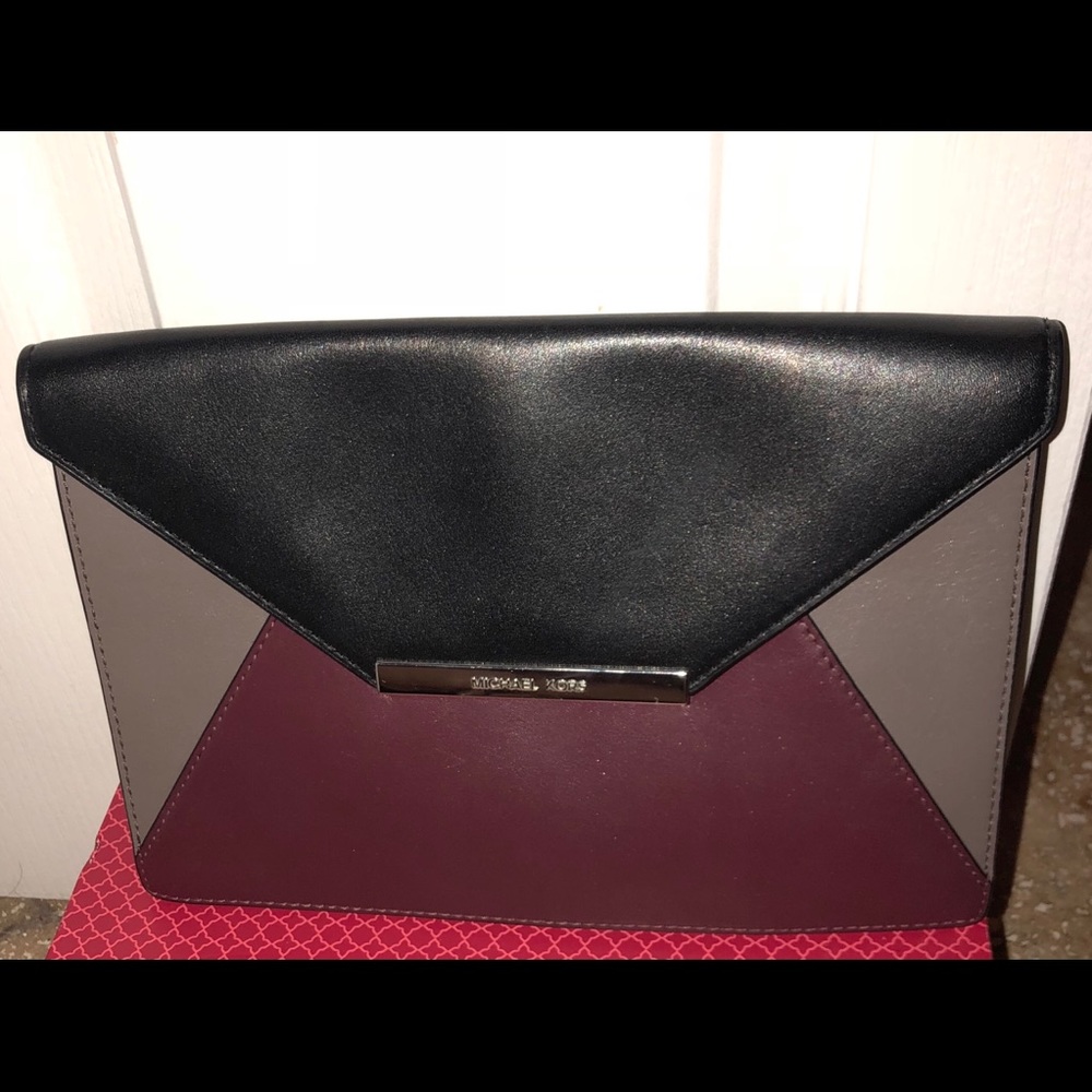 NWT Michael Kors envelope leather clutch w/ chain